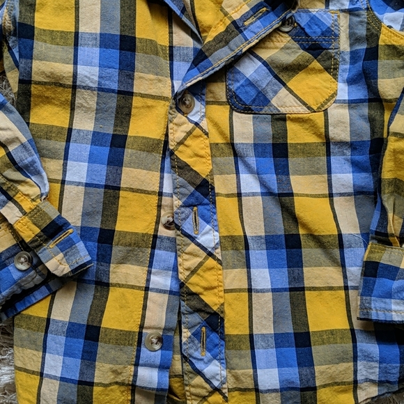 Checkered ButtonDown boys shirt 2T Good condition - Picture 3 of 5